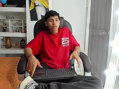 Snapshot of Nico_Viper_ chatting on March 27, 2026, 7:26 pm Nico Viper online show from March 27, 2026, 7:26 pm