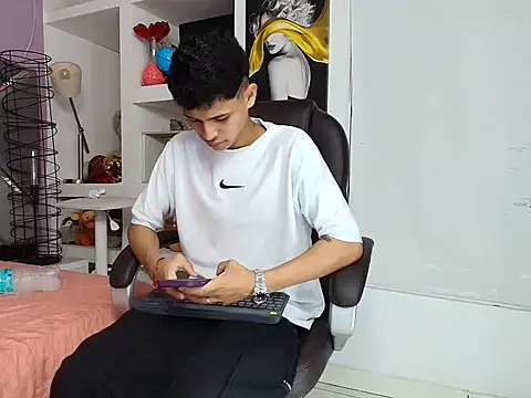 Snapshot of Nico_Viper_ chatting on April 9, 2026, 7:31 pm Nico Viper online show from April 9, 2026, 7:31 pm