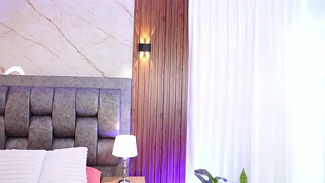 Chloe Harriss online show from April 16, 2026, 12:39 pm