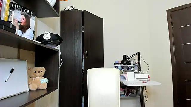 Snapshot of OhMyAlice chatting on June 19, 2026, 7:41 pm OhMyAlice online show from June 19, 2026, 7:41 pm