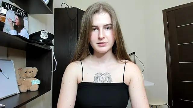 Snapshot of OhMyAlice chatting on June 3, 2026, 6:56 pm OhMyAlice online show from June 3, 2026, 6:56 pm