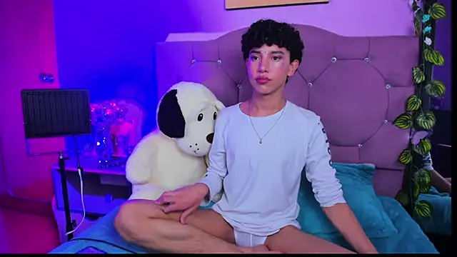 Snapshot of artemis_jones chatting on March 31, 2026, 6:32 pm artemis jones online show from March 31, 2026, 6:32 pm