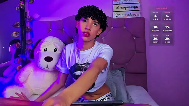 Snapshot of artemis_jones chatting on April 7, 2026, 3:25 pm artemis jones online show from April 7, 2026, 3:25 pm