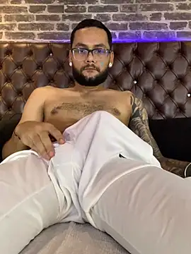 Snapshot of KyleJoss30 chatting on April 15, 2026, 7:58 pm KyleJoss30 online show from April 15, 2026, 7:58 pm