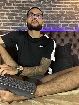 Snapshot of KyleJoss30 chatting on April 6, 2026, 9:05 pm KyleJoss30 online show from April 6, 2026, 9:05 pm