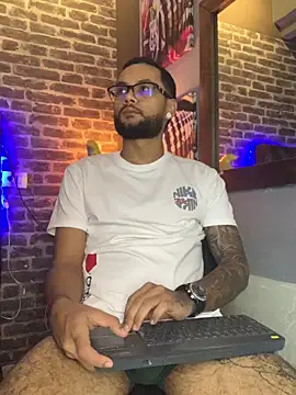 Snapshot of KyleJoss30 chatting on April 7, 2026, 9:16 pm KyleJoss30 online show from April 7, 2026, 9:16 pm