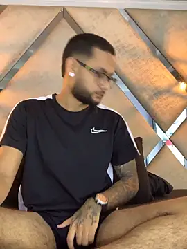 Snapshot of KyleJoss30 chatting on April 2, 2026, 9:43 pm KyleJoss30 online show from April 2, 2026, 9:43 pm