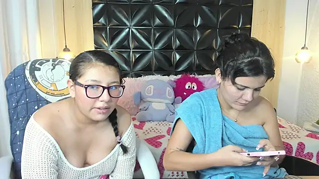 Snapshot of Rapthalia_ chatting on April 14, 2026, 5:56 am Rapthalia online show from April 14, 2026, 5:56 am