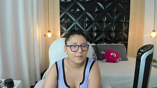 Snapshot of Rapthalia_ chatting on April 15, 2026, 11:16 pm Rapthalia online show from April 15, 2026, 11:16 pm