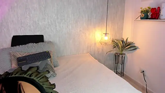 Snapshot of Agatha_Zc_ chatting on April 10, 2026, 12:01 pm Agatha Zc online show from April 10, 2026, 12:01 pm