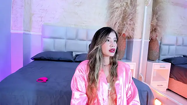 EmilyJohnsoon online show from April 16, 2026, 1:56 pm