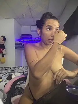 Snapshot of Blowjob-Queen_ chatting on April 24, 2026, 2:35 am Blowjob-Queen online show from April 24, 2026, 2:35 am