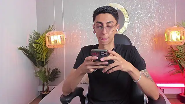 Snapshot of Gio_carangi chatting on April 12, 2026, 2:37 am Gio carangi online show from April 12, 2026, 2:37 am