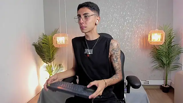 Snapshot of Gio_carangi chatting on April 2, 2026, 3:24 am Gio carangi online show from April 2, 2026, 3:24 am