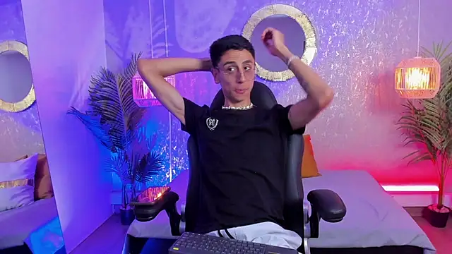 Snapshot of Gio_carangi chatting on April 16, 2026, 2:56 am Gio carangi online show from April 16, 2026, 2:56 am