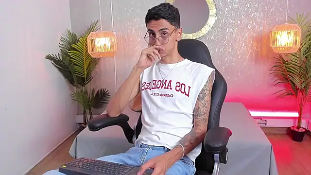 Snapshot of Gio_carangi chatting on April 11, 2026, 4:31 am Gio carangi online show from April 11, 2026, 4:31 am