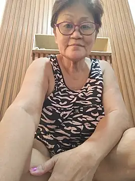 Snapshot of Sunflower1956 chatting on July 18, 2026, 5:49 am Sunflower1956 online show from July 18, 2026, 5:49 am