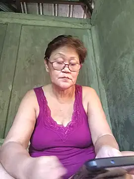 Snapshot of Sunflower1956 chatting on July 14, 2026, 2:27 am Sunflower1956 online show from July 14, 2026, 2:27 am