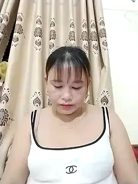 Snapshot of Moubie1 chatting on April 1, 2026, 12:28 pm Moubie1 online show from April 1, 2026, 12:28 pm