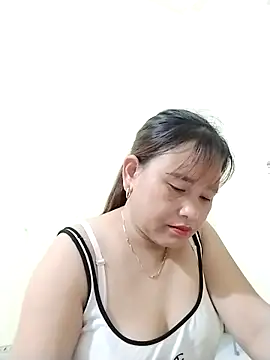 Snapshot of Moubie1 chatting on April 14, 2026, 1:49 pm Moubie1 online show from April 14, 2026, 1:49 pm