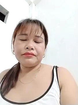 Snapshot of Moubie1 chatting on April 1, 2026, 1:41 pm Moubie1 online show from April 1, 2026, 1:41 pm