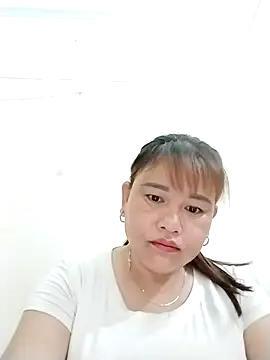 Snapshot of Moubie1 chatting on April 8, 2026, 6:42 pm Moubie1 online show from April 8, 2026, 6:42 pm