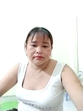 Snapshot of Moubie1 chatting on April 22, 2026, 3:02 am Moubie1 online show from April 22, 2026, 3:02 am