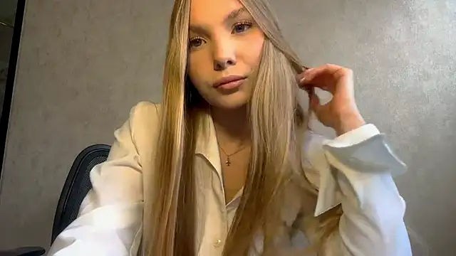 CarolineNine online show from March 29, 2026, 12:51 pm