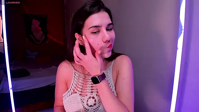 Elly  Green online show from April 9, 2026, 2:02 am