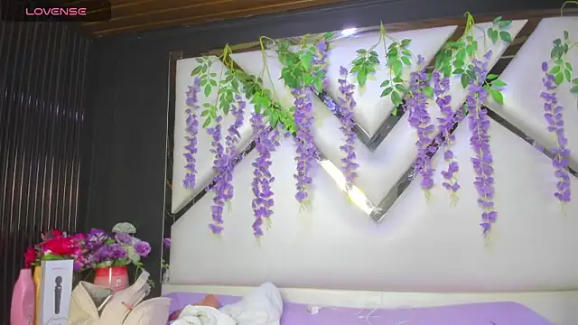 Freyaa Millerr online show from April 11, 2026, 4:53 am