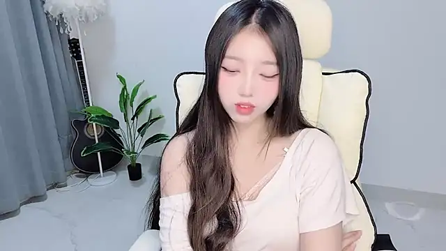 Yukiy8877 online show from April 3, 2026, 10:05 pm