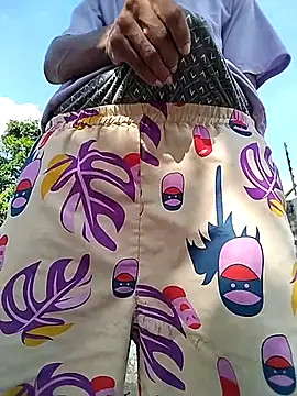 Snapshot of spittermasterpig1 chatting on March 29, 2026, 8:43 pm spittermasterpig1 online show from March 29, 2026, 8:43 pm