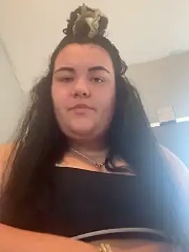 Khloeross online show from May 26, 2026, 12:47 pm