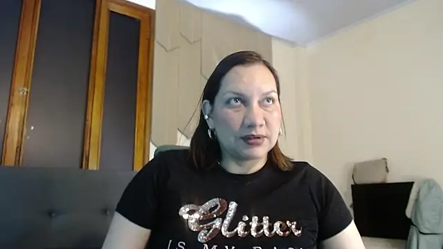 Snapshot of mia_coral1 chatting on April 15, 2026, 3:23 am mia coral1 online show from April 15, 2026, 3:23 am