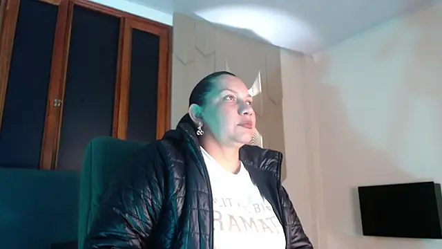 Snapshot of mia_coral1 chatting on April 7, 2026, 1:51 am mia coral1 online show from April 7, 2026, 1:51 am