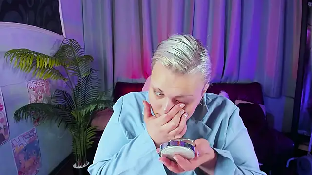 Snapshot of -HwasaMoore chatting on April 15, 2026, 5:46 am -HwasaMoore online show from April 15, 2026, 5:46 am