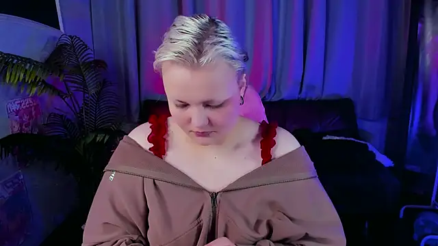 Snapshot of -HwasaMoore chatting on April 11, 2026, 5:37 am -HwasaMoore online show from April 11, 2026, 5:37 am