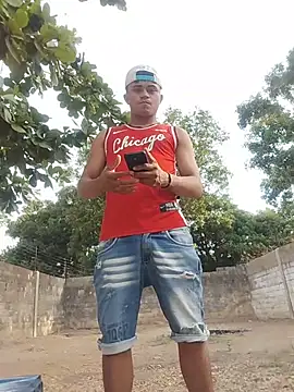 HOTRAINYGOLDEN online show from March 26, 2026, 12:03 pm