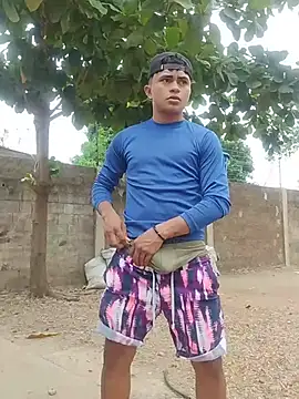 HOTRAINYGOLDEN online show from April 16, 2026, 11:33 am