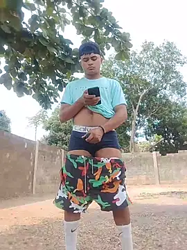 HOTRAINYGOLDEN online show from March 29, 2026, 7:04 pm