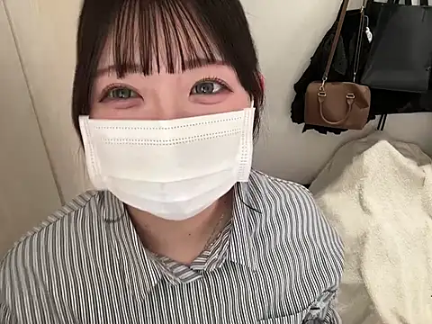 Snapshot of y-u-r-a-33 chatting on April 11, 2026, 7:16 am y-u-r-a-33 online show from April 11, 2026, 7:16 am