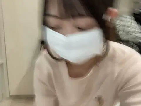 Snapshot of y-u-r-a-33 chatting on April 13, 2026, 7:12 am y-u-r-a-33 online show from April 13, 2026, 7:12 am