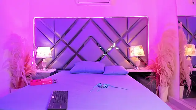 khathieeBelle online show from April 8, 2026, 6:42 pm