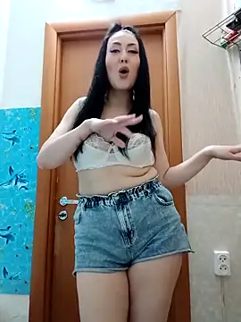 regina6125 online show from April 14, 2026, 1:49 pm