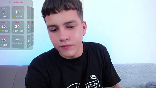 Snapshot of dennis_hills chatting on April 5, 2026, 8:04 pm dennis hills online show from April 5, 2026, 8:04 pm