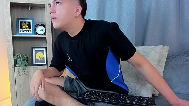 Snapshot of dennis_hills chatting on March 30, 2026, 12:39 pm dennis hills online show from March 30, 2026, 12:39 pm