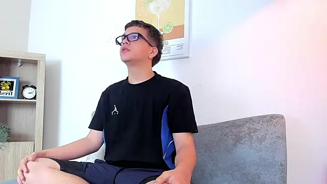 Snapshot of dennis_hills chatting on March 25, 2026, 12:37 pm dennis hills online show from March 25, 2026, 12:37 pm