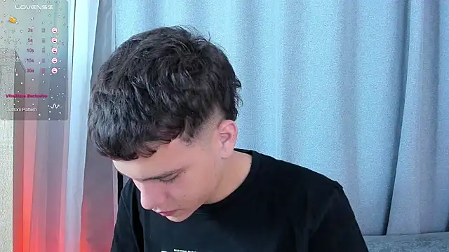 Snapshot of dennis_hills chatting on April 2, 2026, 12:34 pm dennis hills online show from April 2, 2026, 12:34 pm