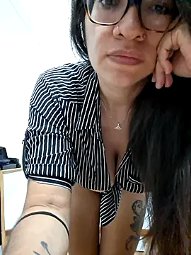 Snapshot of Gia-and-Lara chatting on March 26, 2026, 3:05 am Gia-and-Lara online show from March 26, 2026, 3:05 am