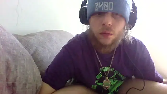 alejandro69420 online show from April 19, 2026, 8:44 pm